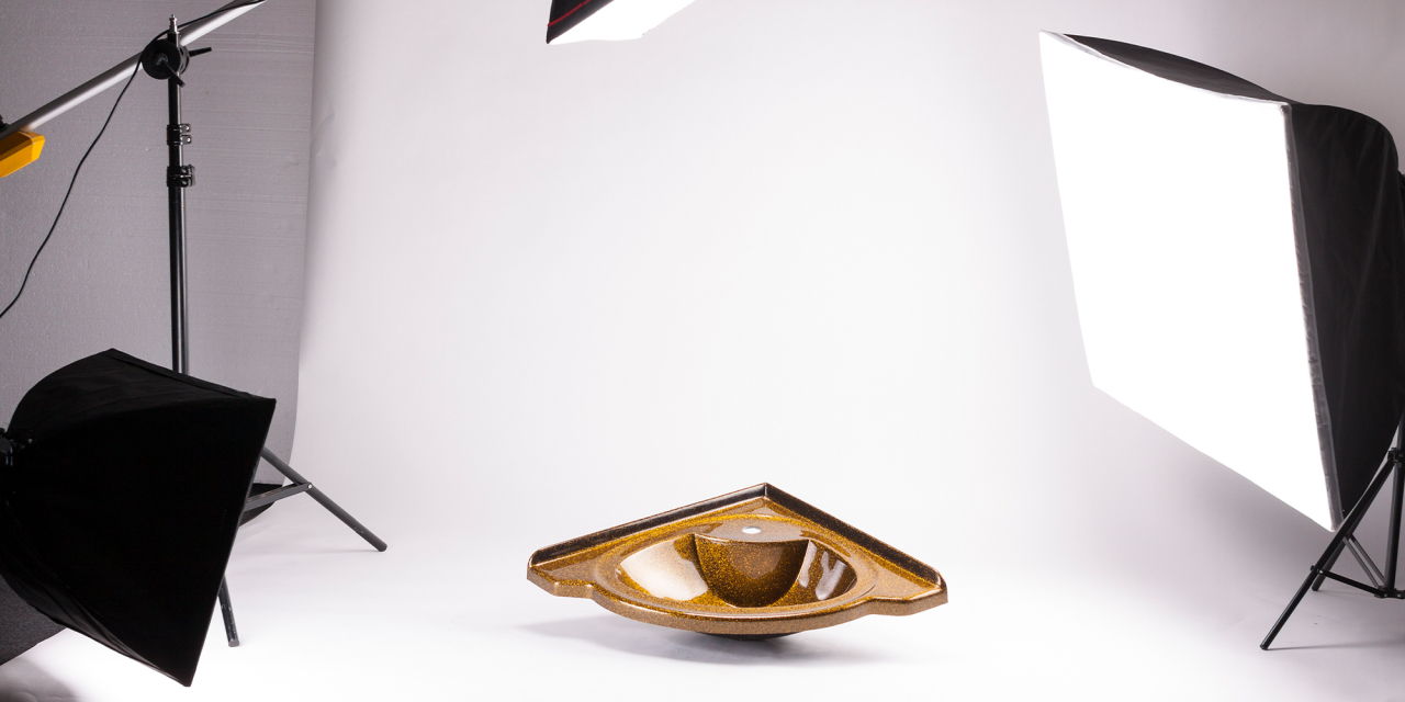 Old bowl been photographed with light boxes.